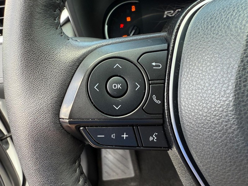 Toyota RAV4 Vehicle Image 15