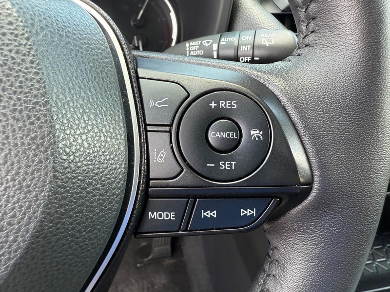 Toyota RAV4 Vehicle Image 16