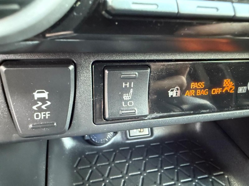 Toyota RAV4 Vehicle Image 18