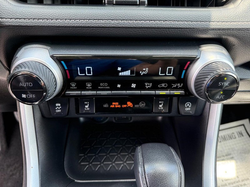 Toyota RAV4 Vehicle Image 21