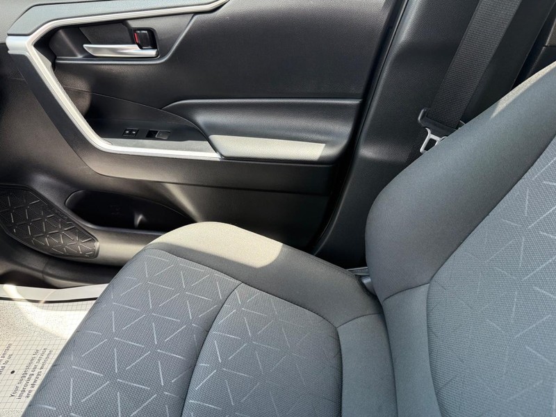 Toyota RAV4 Vehicle Image 23
