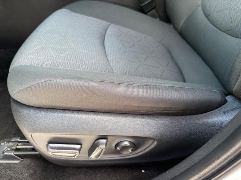 Toyota RAV4 Vehicle Image 28
