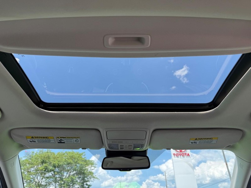 Honda CR-V Vehicle Image 12