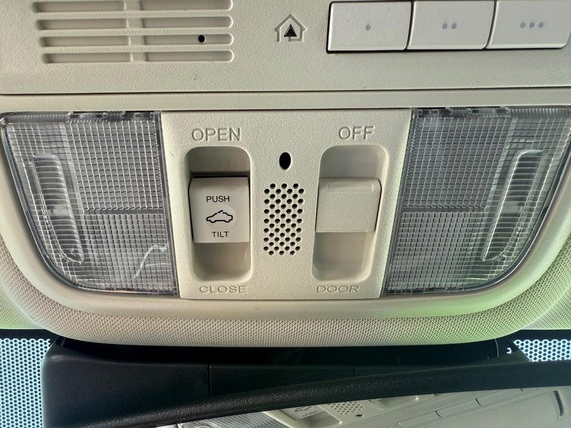 Honda CR-V Vehicle Image 24