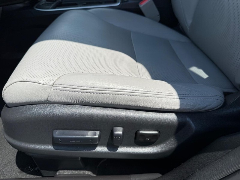 Honda CR-V Vehicle Image 28