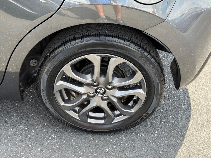 Toyota Yaris Hatchback Vehicle Image 06
