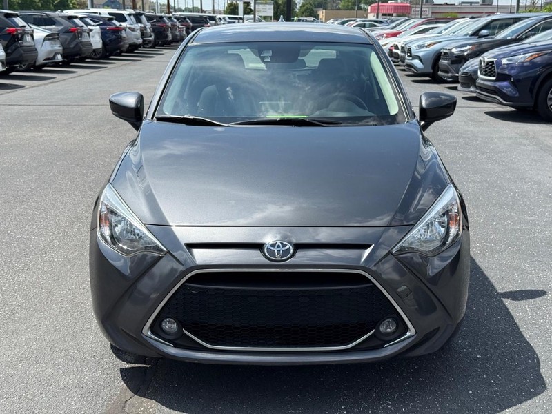 Toyota Yaris Hatchback Vehicle Image 09