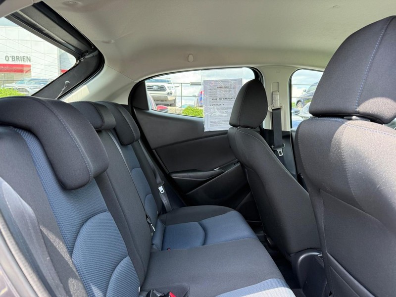 Toyota Yaris Hatchback Vehicle Image 10