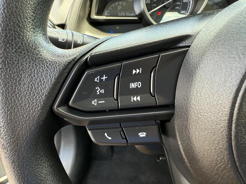 Toyota Yaris Hatchback Vehicle Image 13
