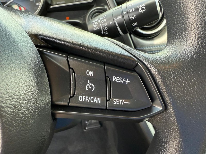 Toyota Yaris Hatchback Vehicle Image 14