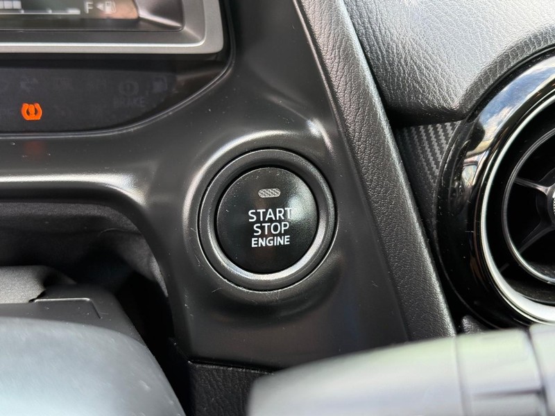 Toyota Yaris Hatchback Vehicle Image 15