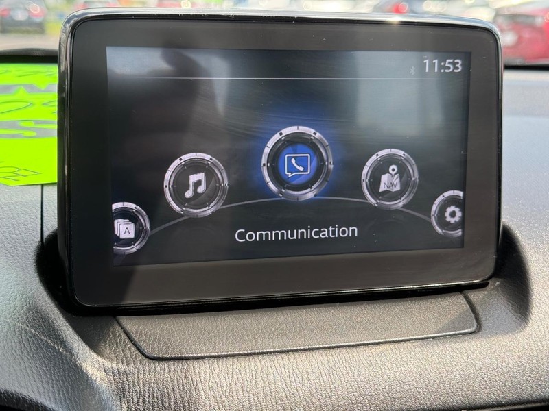 Toyota Yaris Hatchback Vehicle Image 16