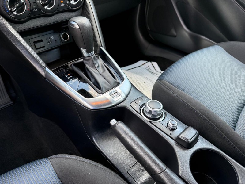 Toyota Yaris Hatchback Vehicle Image 19