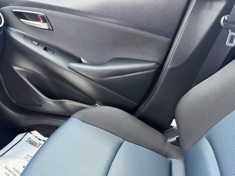 Toyota Yaris Hatchback Vehicle Image 20