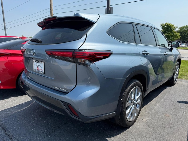 Toyota Highlander Vehicle Image 02