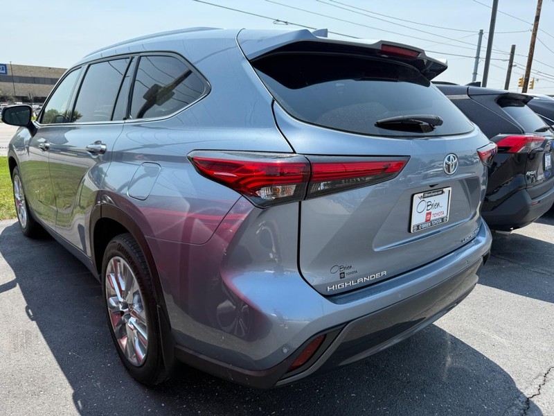Toyota Highlander Vehicle Image 03