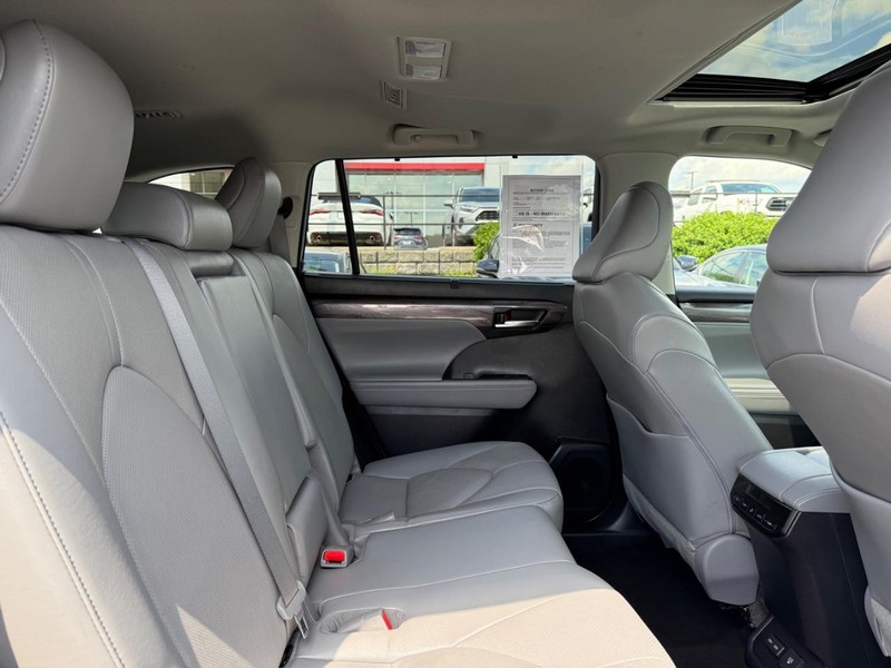 Toyota Highlander Vehicle Image 11