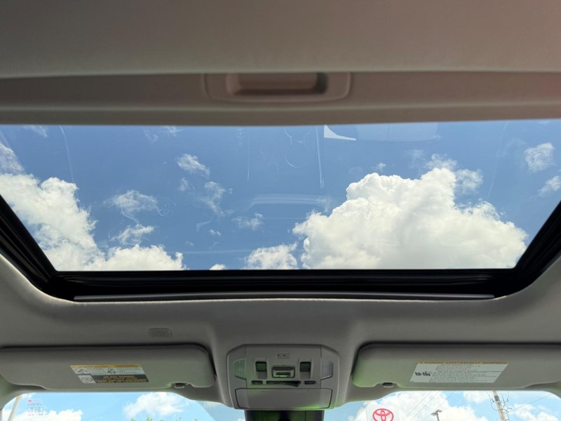 Toyota Highlander Vehicle Image 12