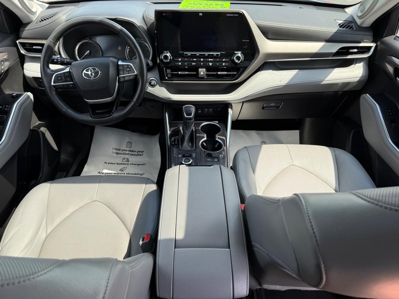Toyota Highlander Vehicle Image 13