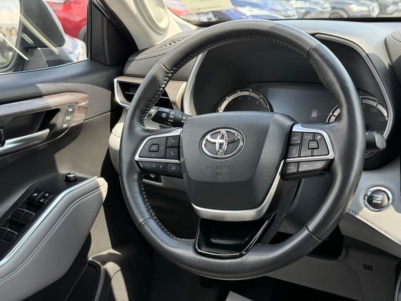 Toyota Highlander Vehicle Image 14