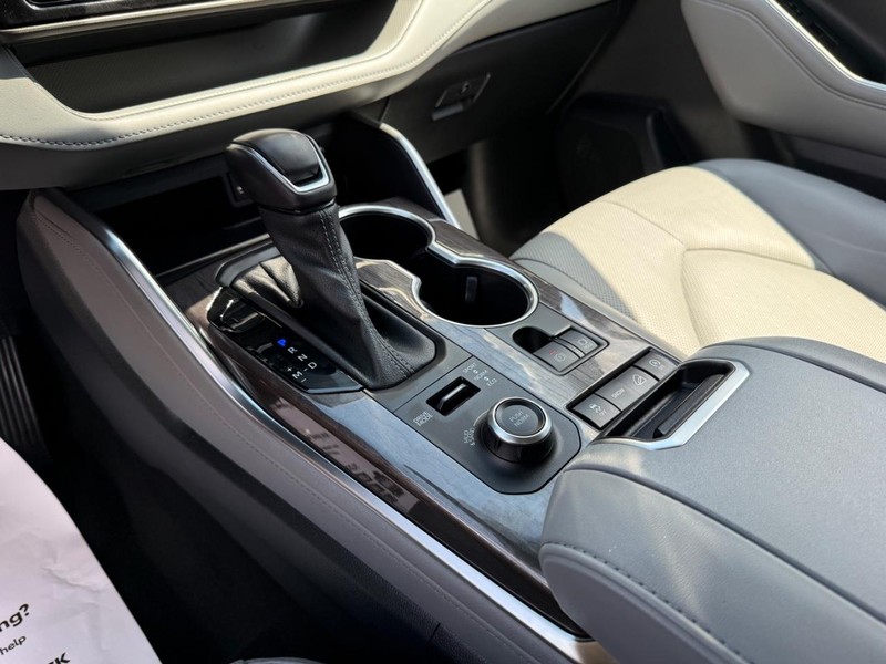 Toyota Highlander Vehicle Image 21