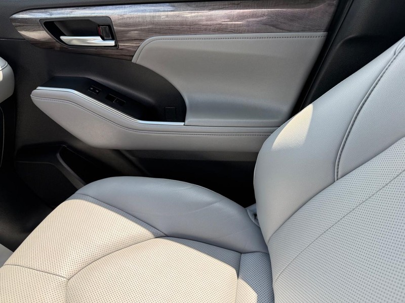 Toyota Highlander Vehicle Image 22
