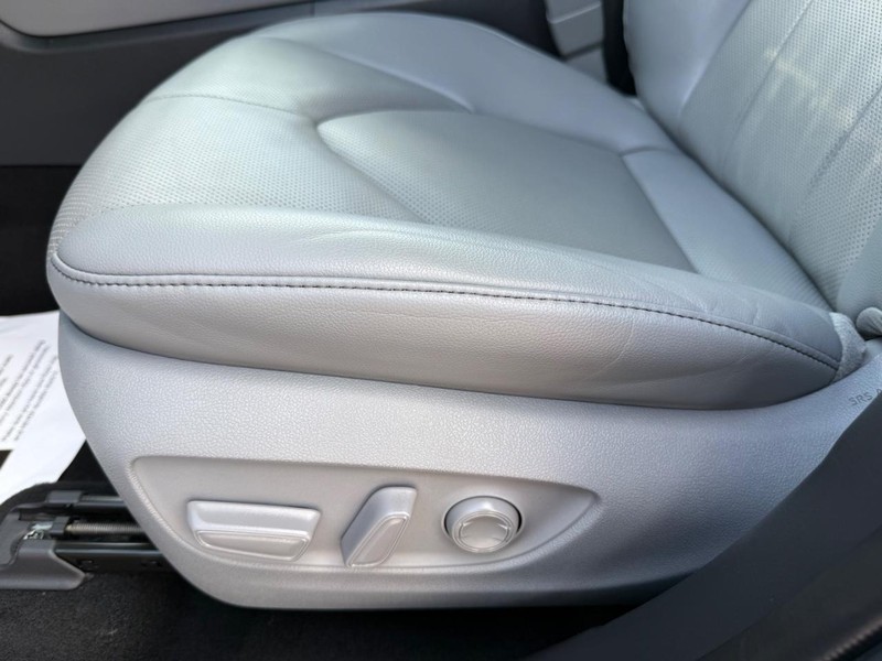 Toyota Highlander Vehicle Image 26
