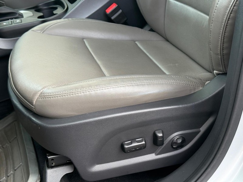 Hyundai Santa Fe Sport Vehicle Image 31