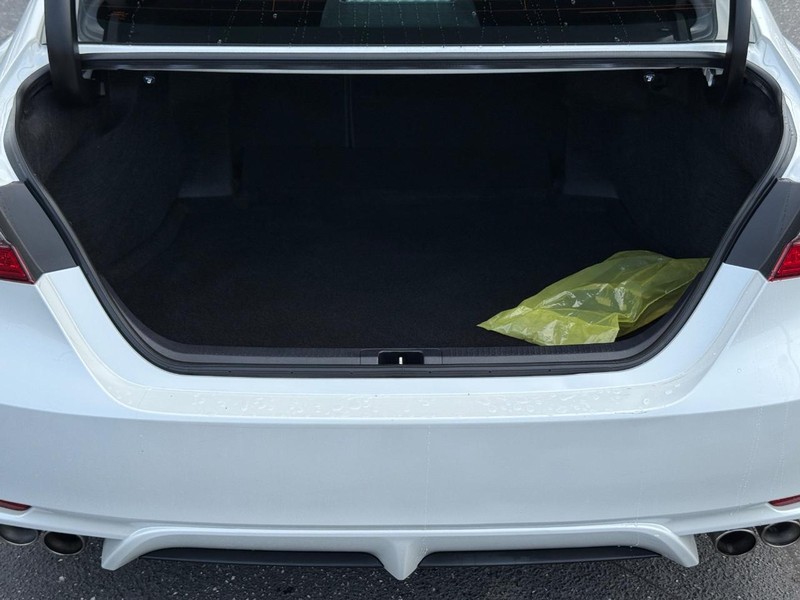 Toyota Camry Vehicle Image 06