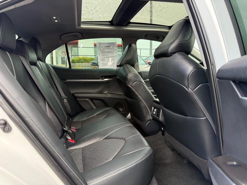 Toyota Camry Vehicle Image 10
