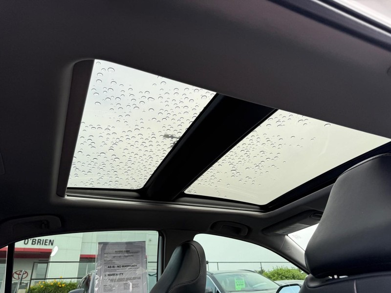 Toyota Camry Vehicle Image 11