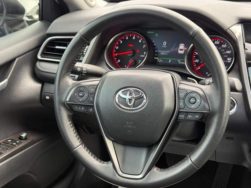 Toyota Camry Vehicle Image 13