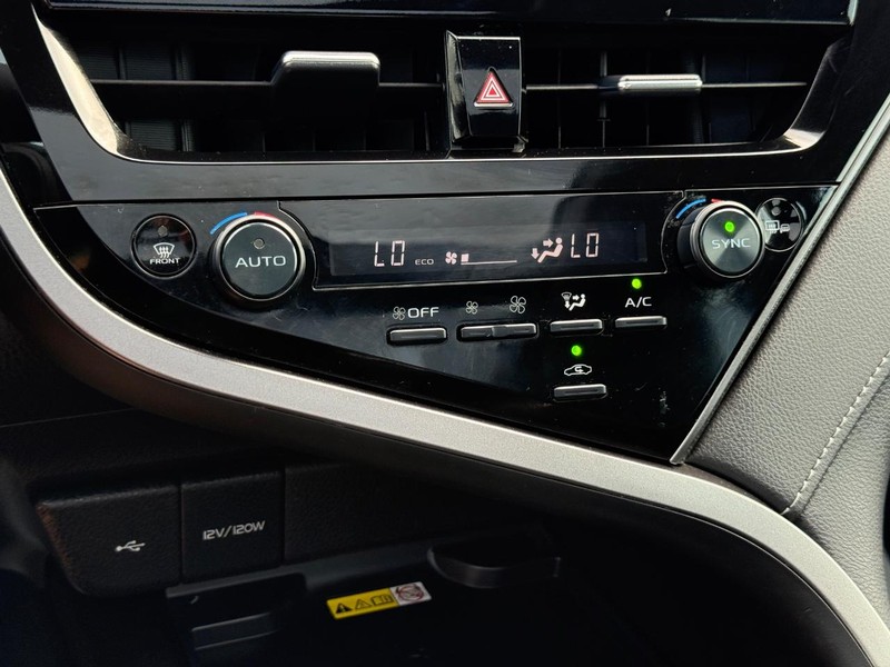Toyota Camry Vehicle Image 18