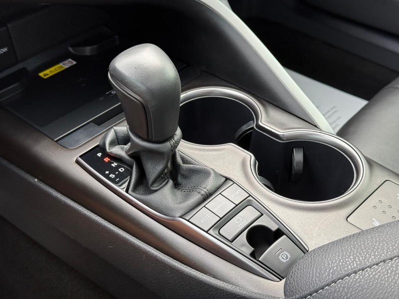Toyota Camry Vehicle Image 20