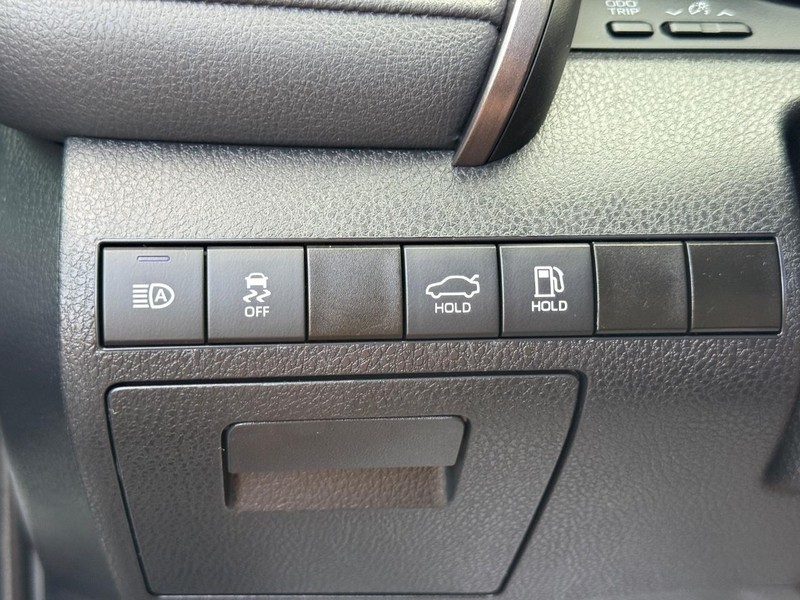 Toyota Camry Vehicle Image 24