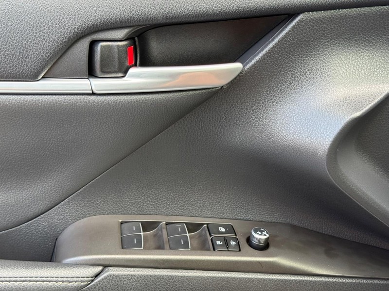 Toyota Camry Vehicle Image 25