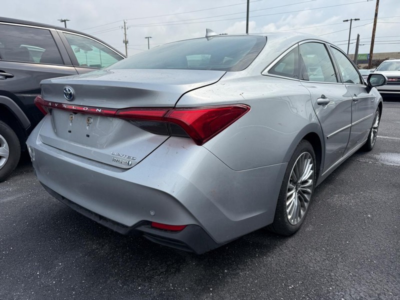 Toyota Avalon Hybrid Vehicle Image 02