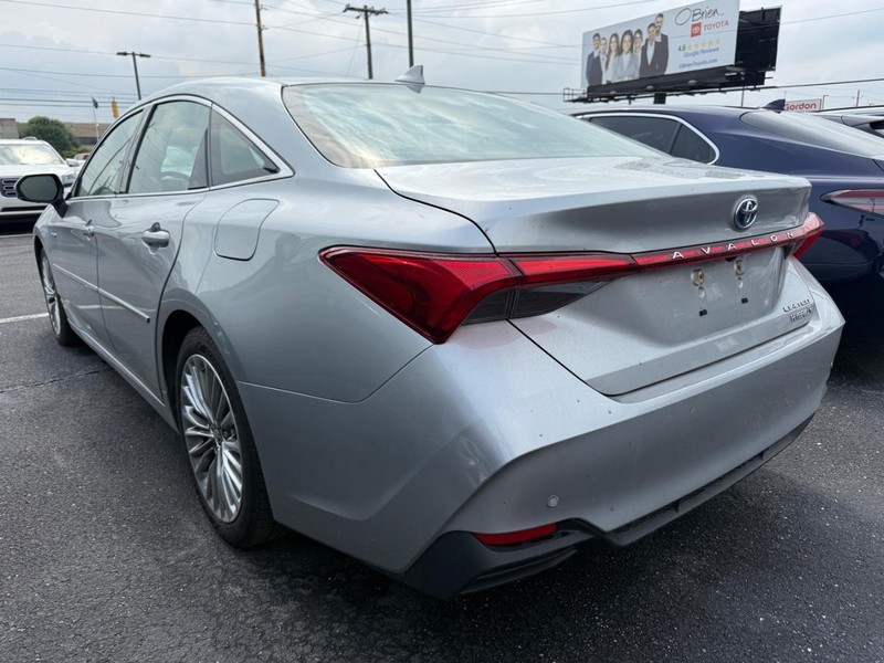 Toyota Avalon Hybrid Vehicle Image 03