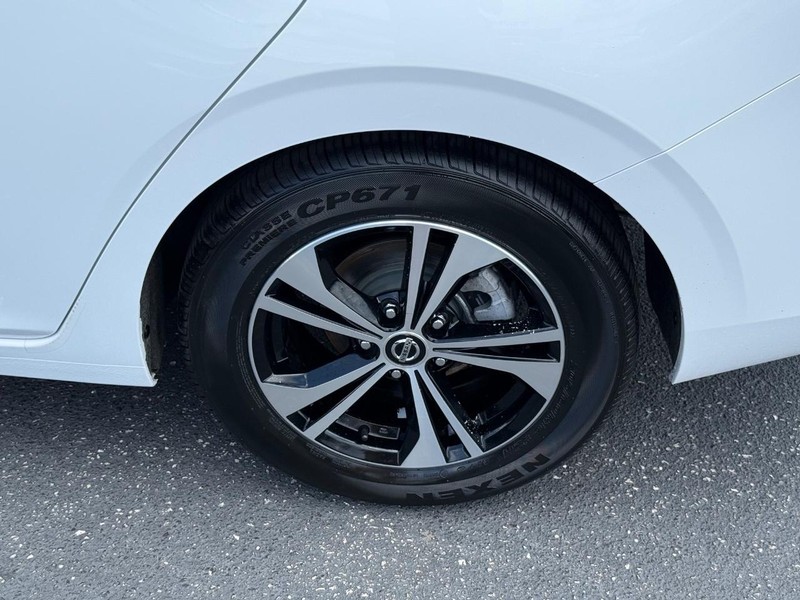 Nissan Sentra Vehicle Image 06