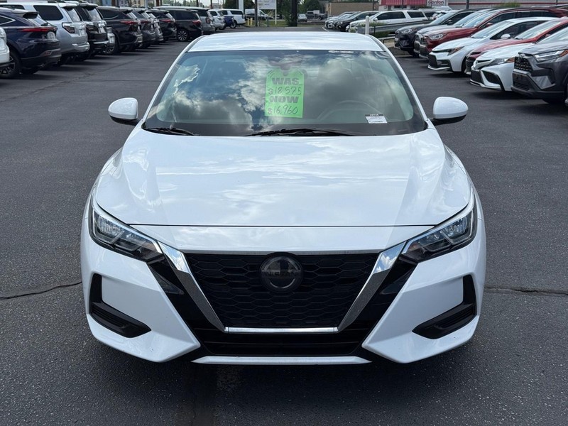 Nissan Sentra Vehicle Image 09