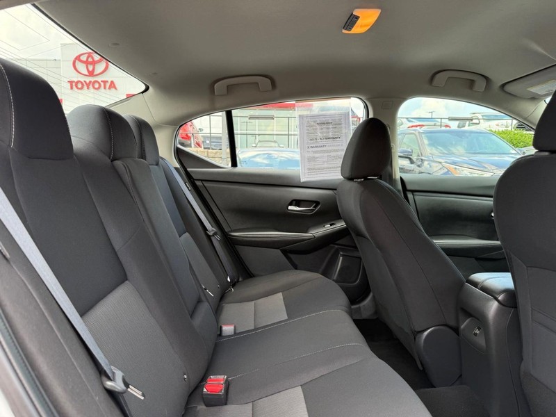 Nissan Sentra Vehicle Image 10