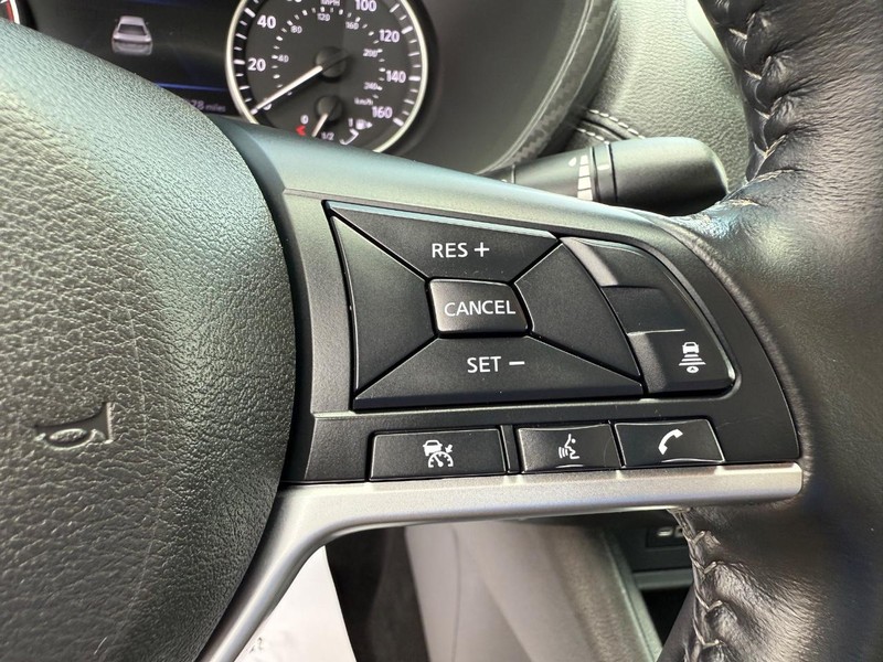 Nissan Sentra Vehicle Image 14