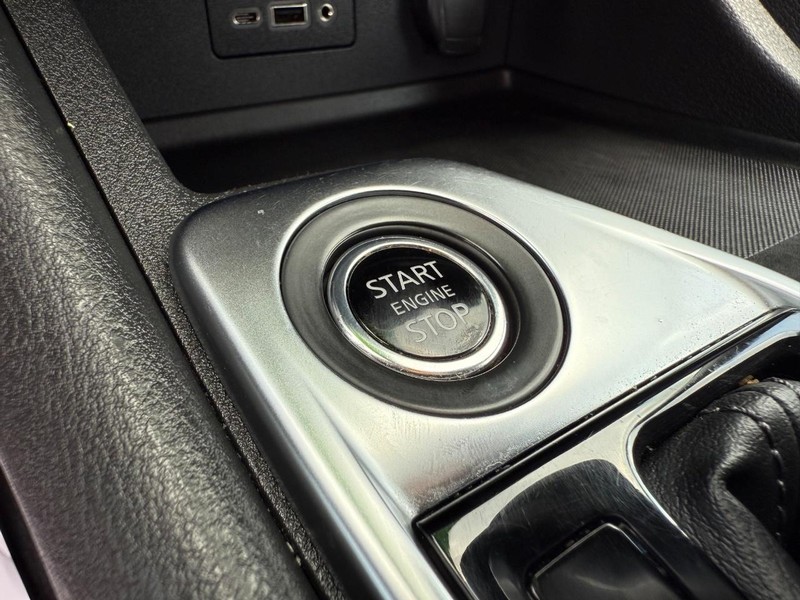 Nissan Sentra Vehicle Image 15