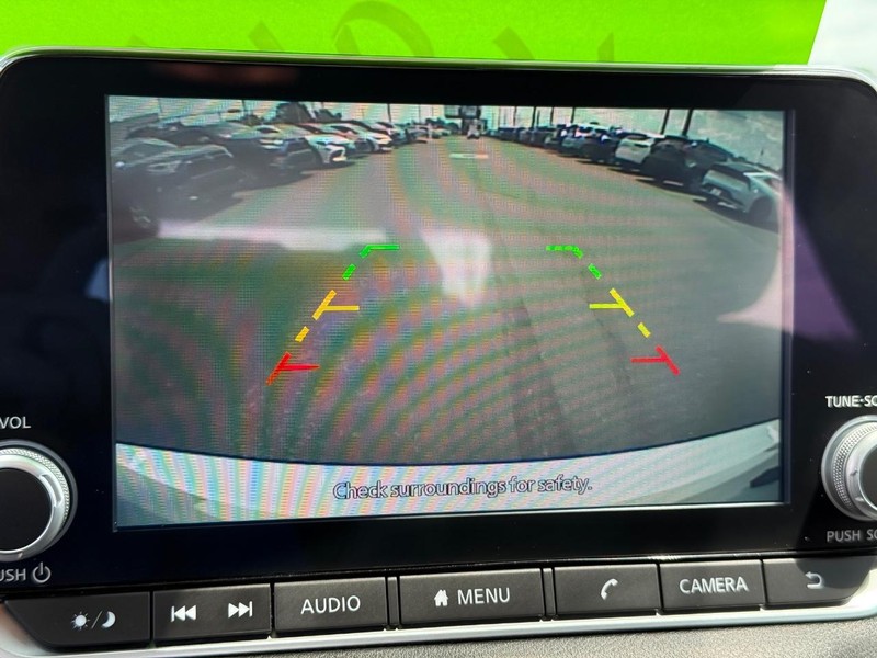 Nissan Sentra Vehicle Image 17