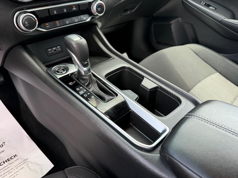 Nissan Sentra Vehicle Image 19