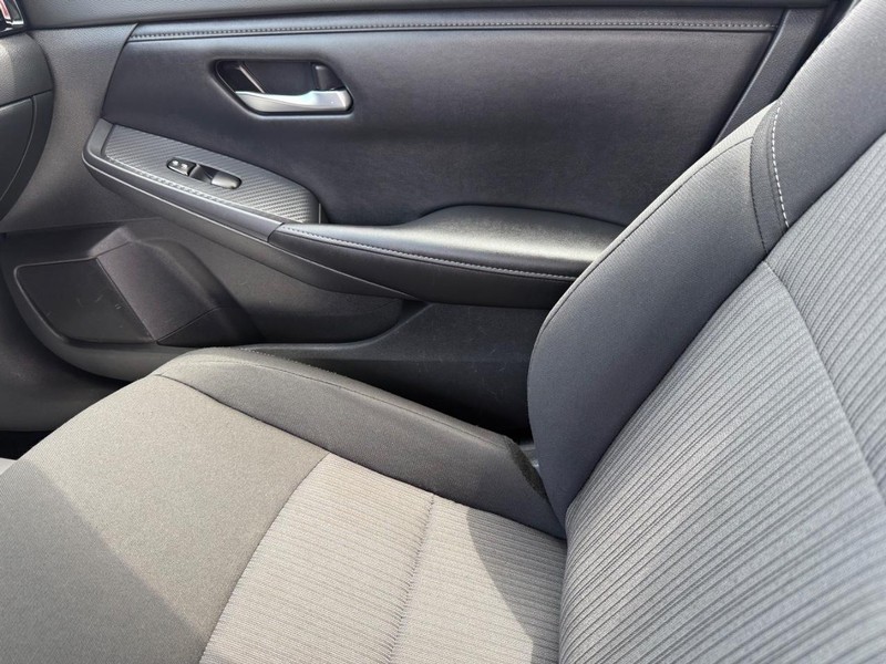 Nissan Sentra Vehicle Image 20