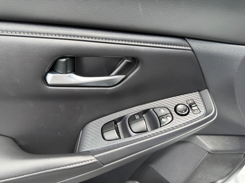 Nissan Sentra Vehicle Image 23