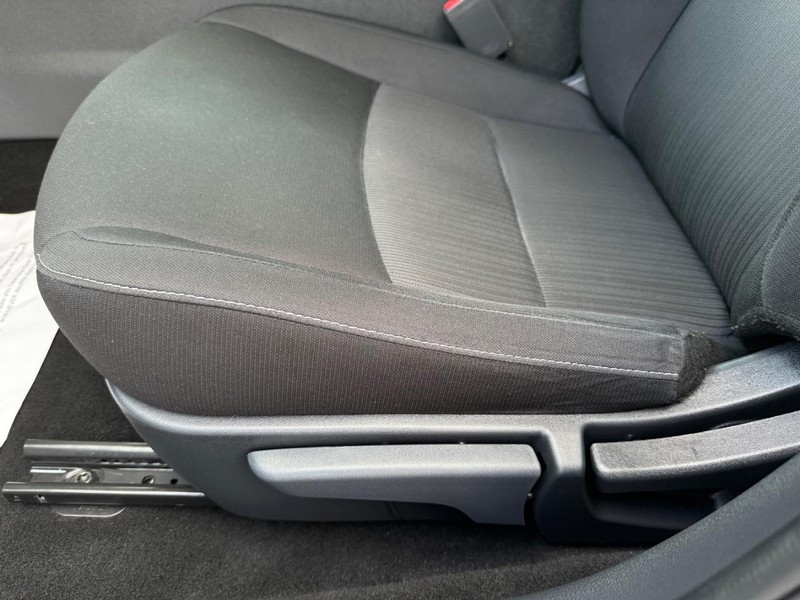 Nissan Sentra Vehicle Image 24
