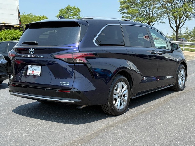 Toyota Sienna Vehicle Image 03