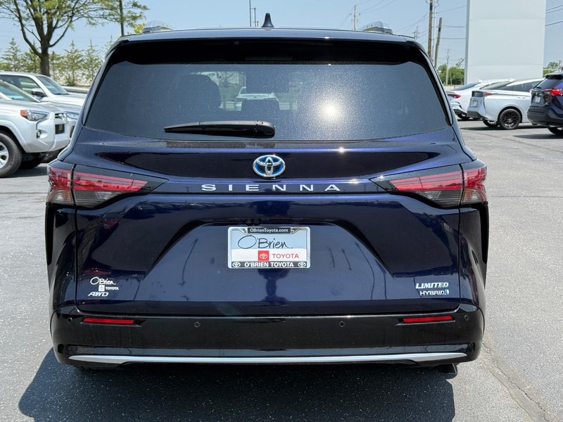 Toyota Sienna Vehicle Image 04